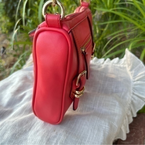 Red shoulder bag. Excellent condition. - Picture 3 of 8